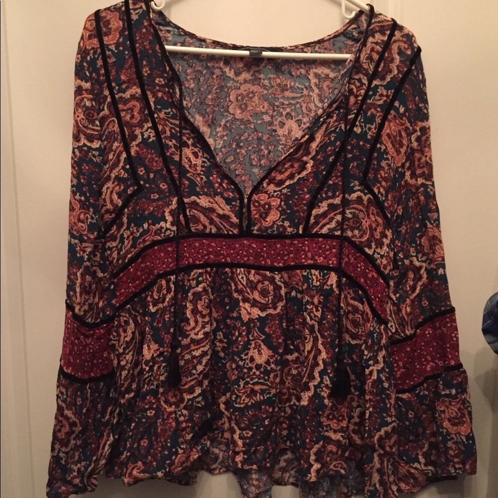 American Eagle Fall pattern paisley shirt